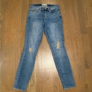 GAP Skinny Jeans, Gold accent tears ✨ size 27R.  E y2k
